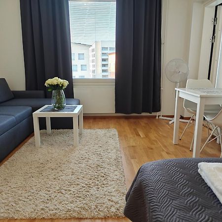 Lovely Northern Apartment, Parking オウル エクステリア 写真