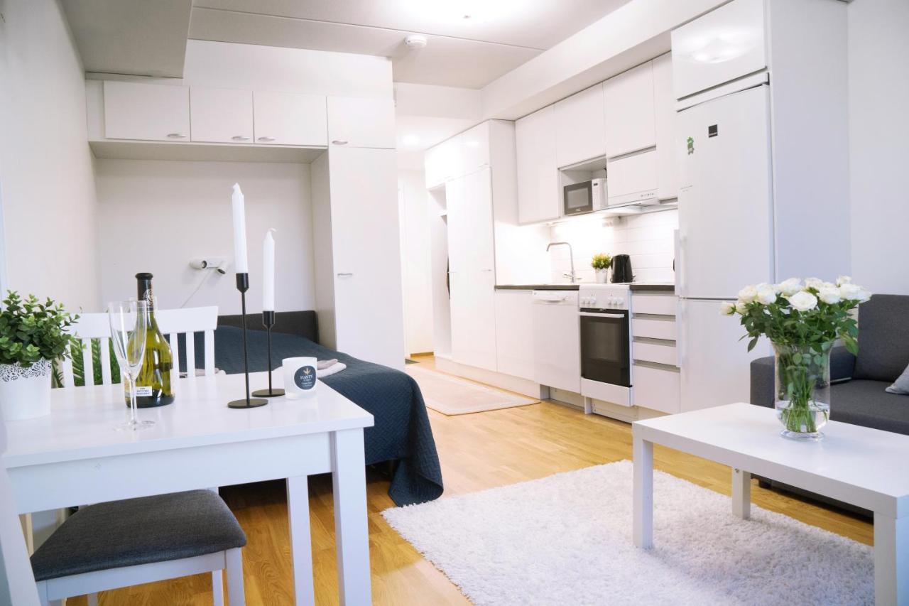 Lovely Northern Apartment, Parking オウル エクステリア 写真