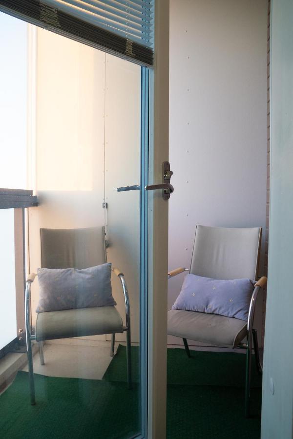 Lovely Northern Apartment, Parking オウル エクステリア 写真